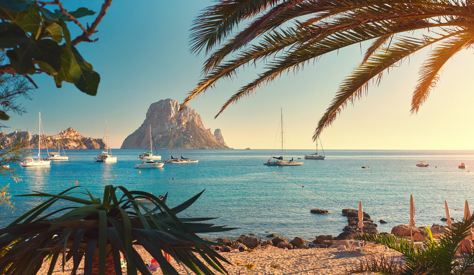 Een baai met uitzicht op Es Vedra Destimundo